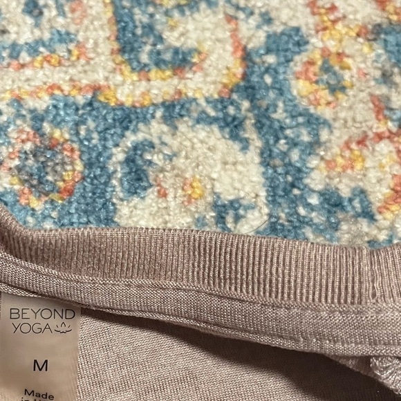 Beyond Yoga lavender long-sleeved Daydreamer Pullover Shirt in Chai - Picture 2 of 4